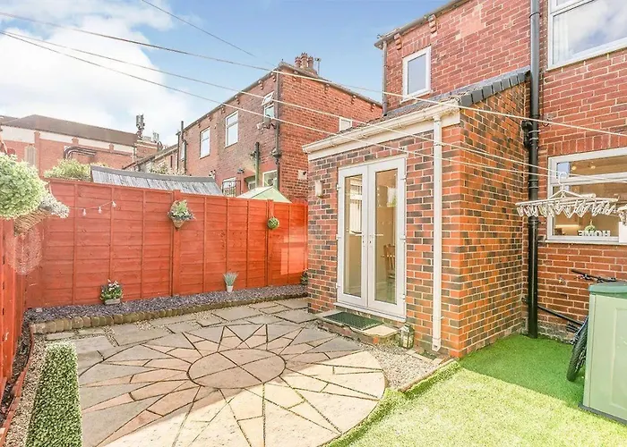 Entire 2 Bedroom House In Leeds City Centre - Free Parking & Free Wifi