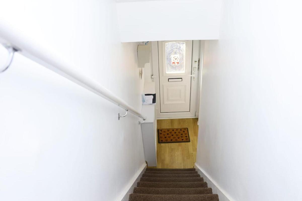 Entire 2 Bedroom House In Leeds City Centre - Free Parking & Free Wifi * Leeds (West Yorkshire)