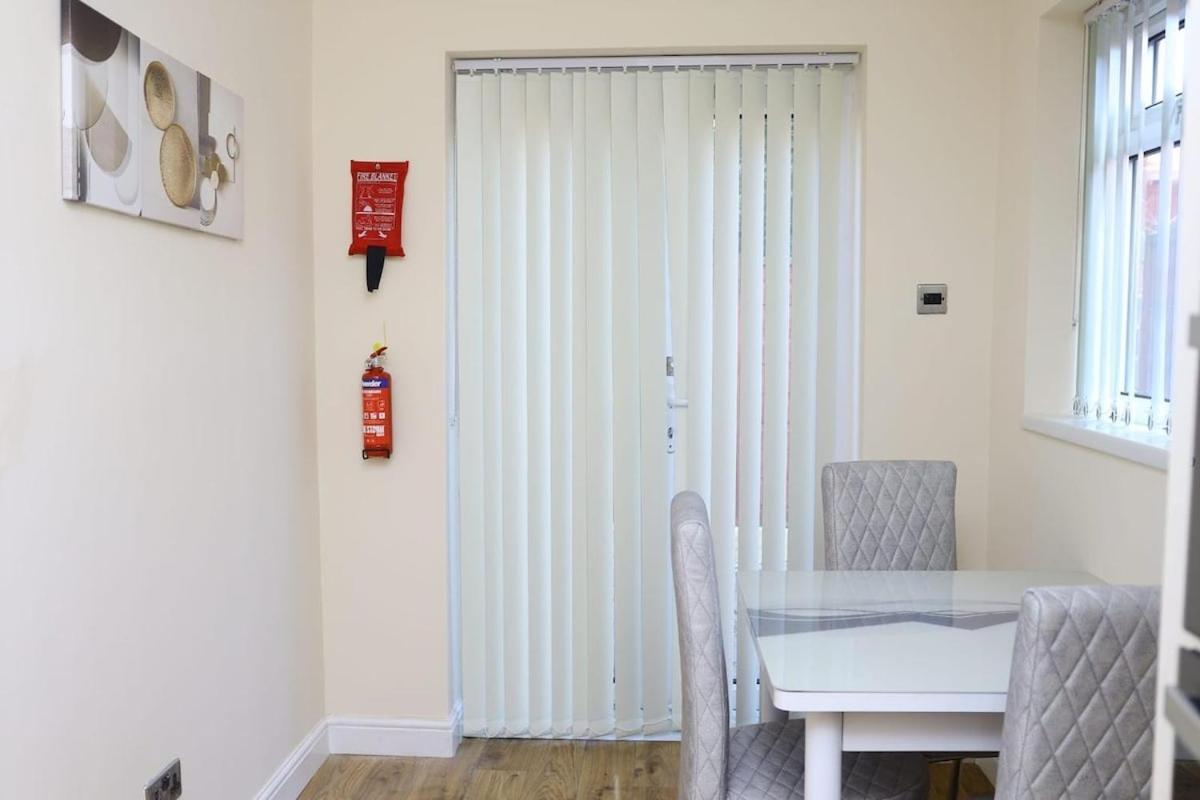 Apartment Entire 2 Bedroom House In Leeds City Centre - Free Parking & Free Wifi Leeds (West Yorkshire)