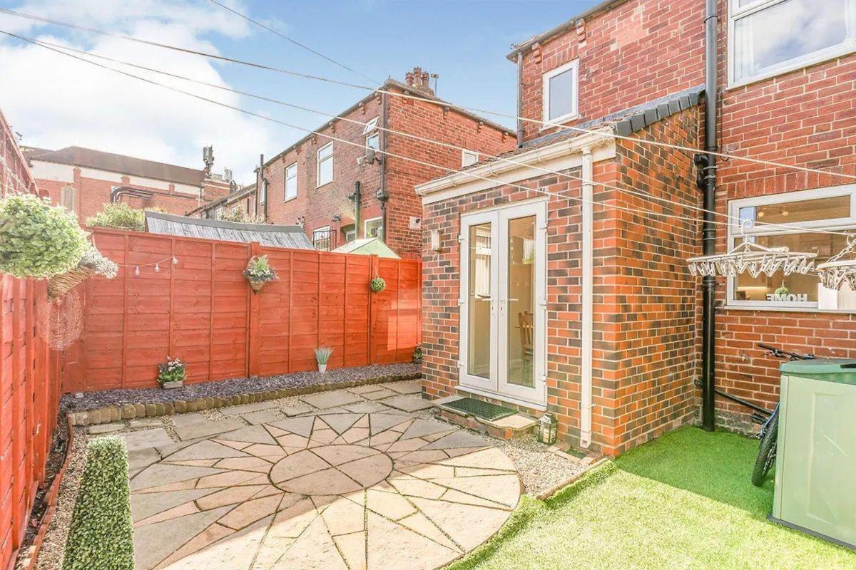 Entire 2 Bedroom House In Leeds City Centre - Free Parking & Free Wifi * Leeds (West Yorkshire)